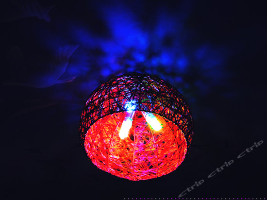 情侣主题圆床房