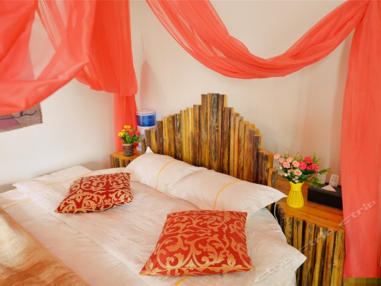 浪漫唯美圆床房