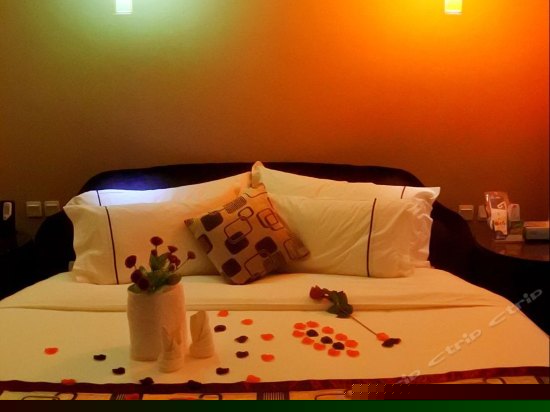 浪漫情侣主题房