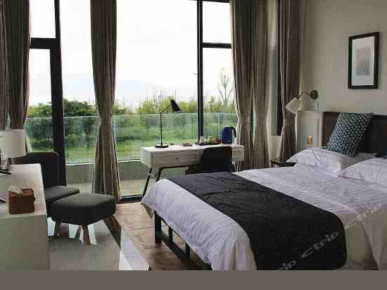 高级海景阳台大床房