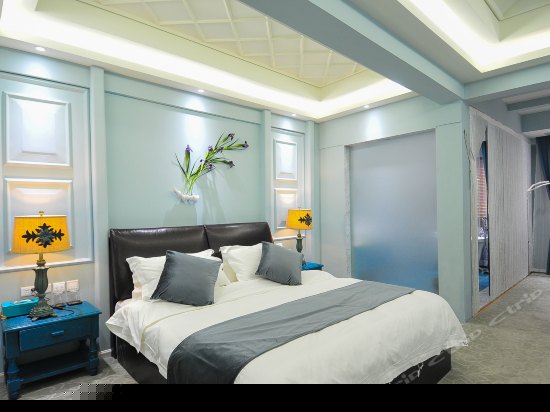 鵉尾花豪华大床房