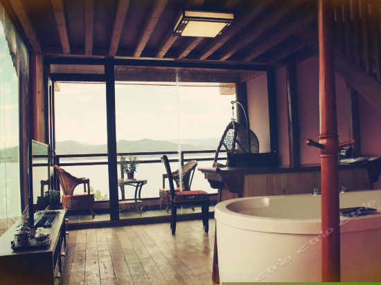 尊享湖景星空阁楼房