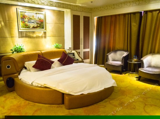 时尚浪漫圆床房