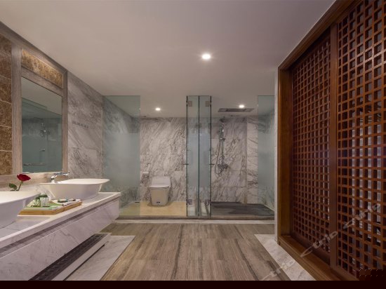 180度蜜月汤池亲水大套房