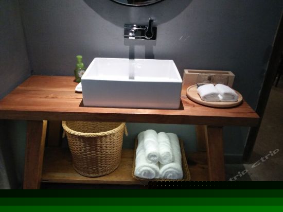 绿篱庭院大床房