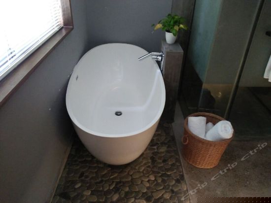 闲居豪华大床房