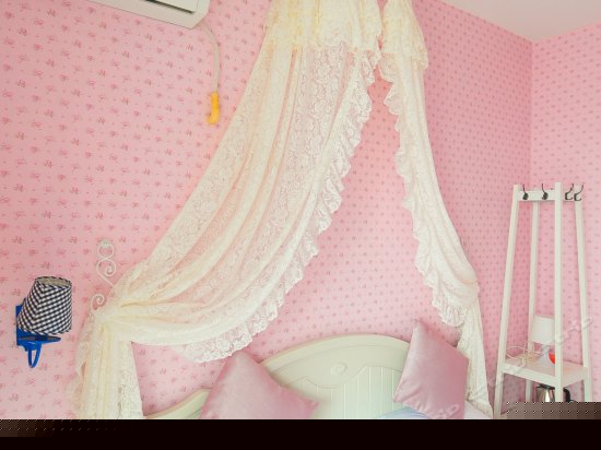 温馨蜜月大床房