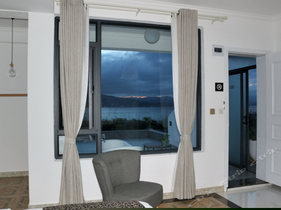 豪华海景山景超大露台大床房