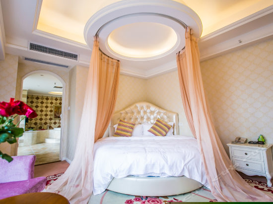 五星圆床风情浴缸房