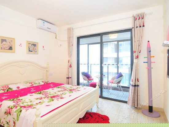 美景阳台独卫大床房