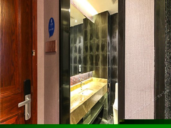 高级商务行政大床房