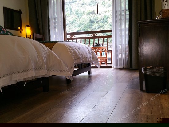 精品河景阳台标间