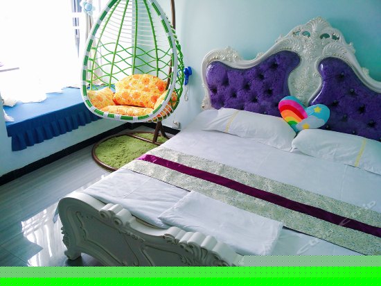 阳光豪华大床房