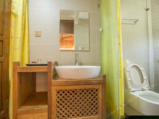 阳光大床房（簪花)