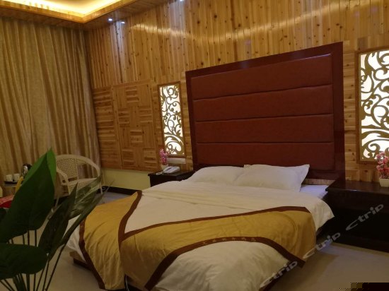 豪华夫妻大床间