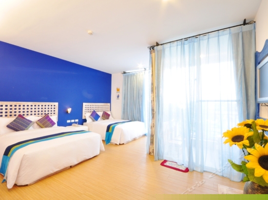 市景阳台四人房