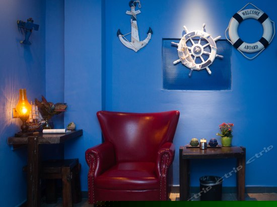 蔚蓝实光大床房