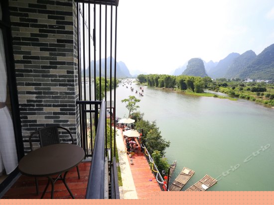 豪华河景双床房