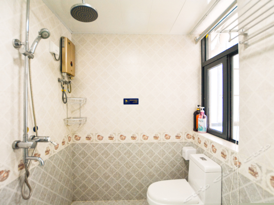 温馨三室一厅套房