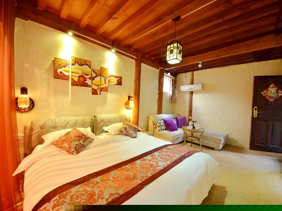 义尚典雅蜜月房