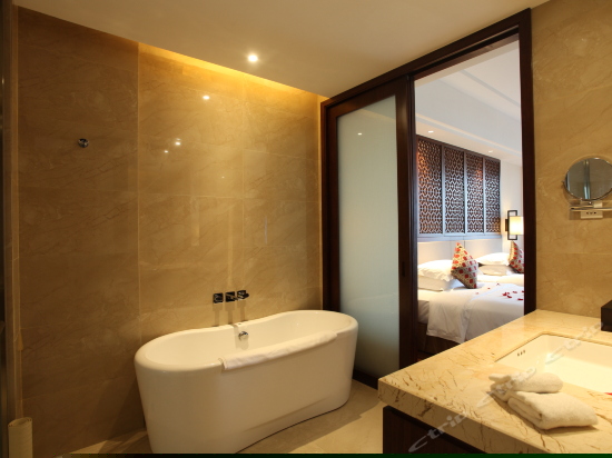 顶级湖景双床房