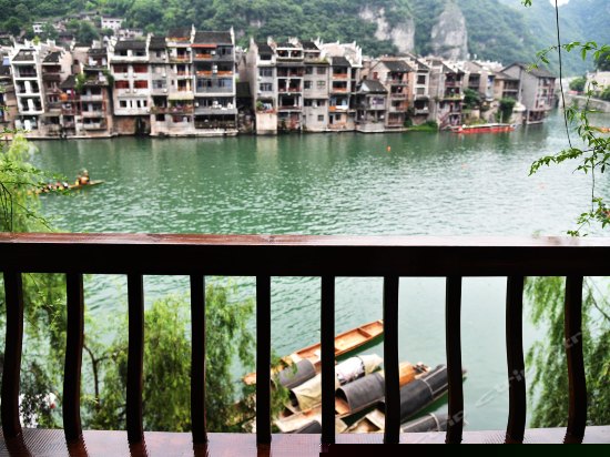 凤栖花语-观景阳台超级大床房