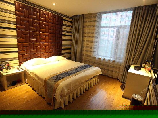 豪华商务大床房