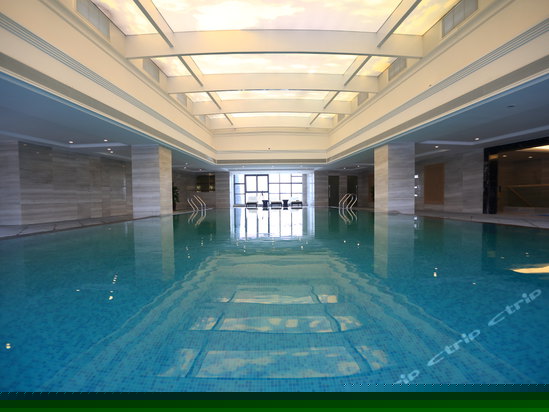 室内游泳池