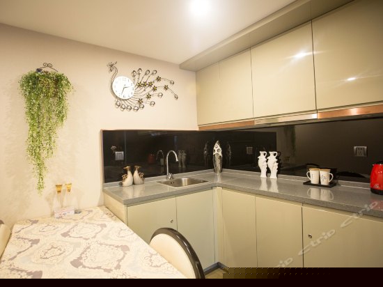 城景温馨大床房