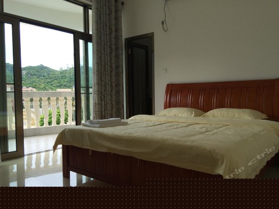 温馨大床房（带阳台）