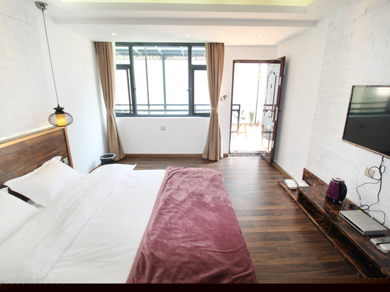 月华温馨榻榻米大床房