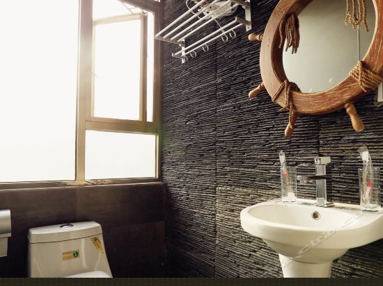 180℃阳台海景日出房