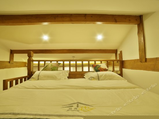 菲羽凌曦复式套房