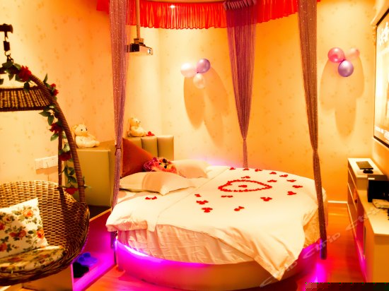 影院圆床豪华情侣房