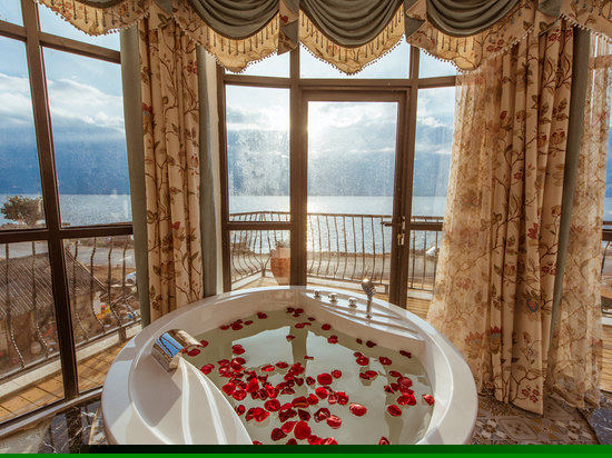 270度观海圆床房