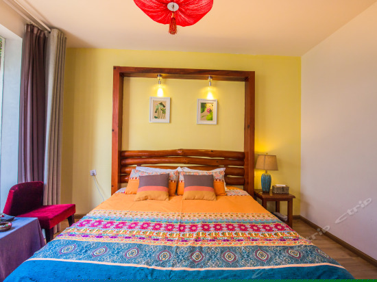 姮娥归阳台大床房