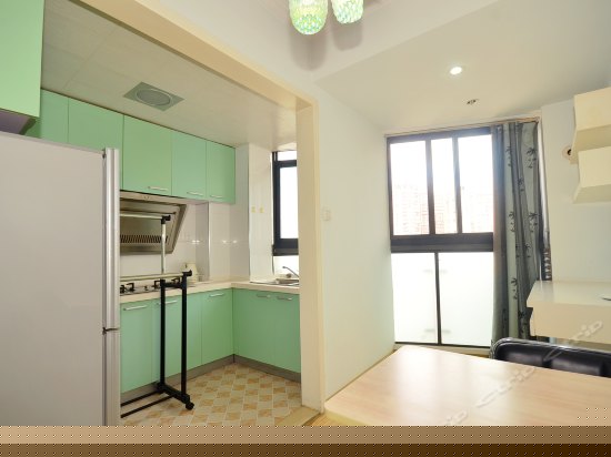 现代简约大床房