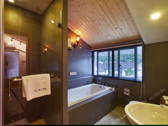 山景露台亲子房