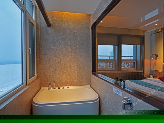 豪华江景大床房