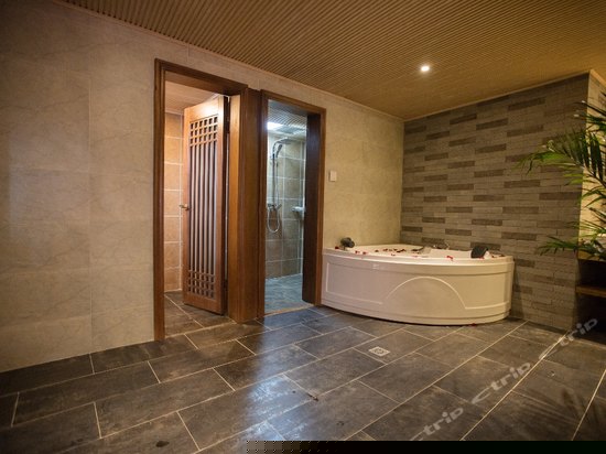 二楼东南亚蜜月大床