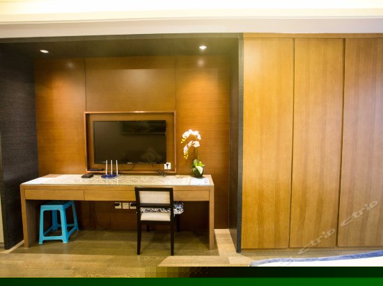 城景温馨大床房