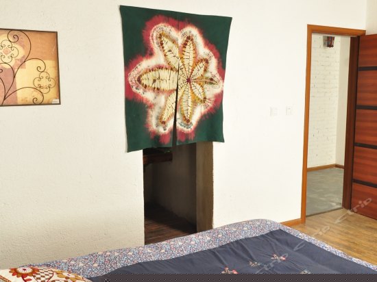 雨果 b204法式浪漫榻榻米大床房