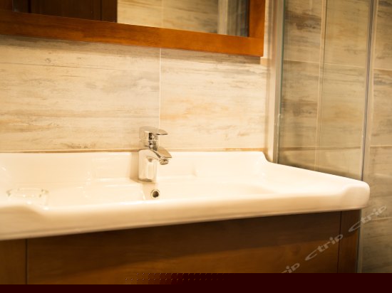 城市风情大床房