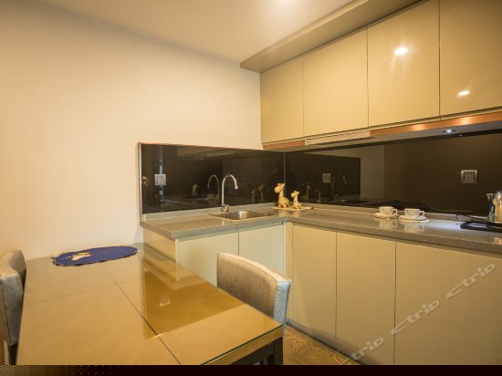 城景豪华家庭大床房(无窗)