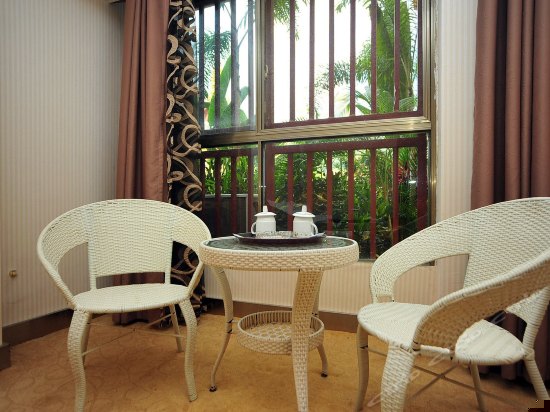 花园豪华大床房