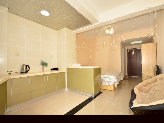 现代简约大床房