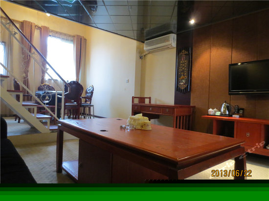 跃层大床机麻房