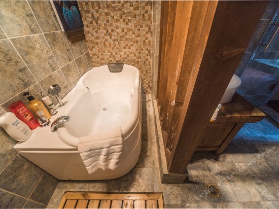 豪华阳光大床房