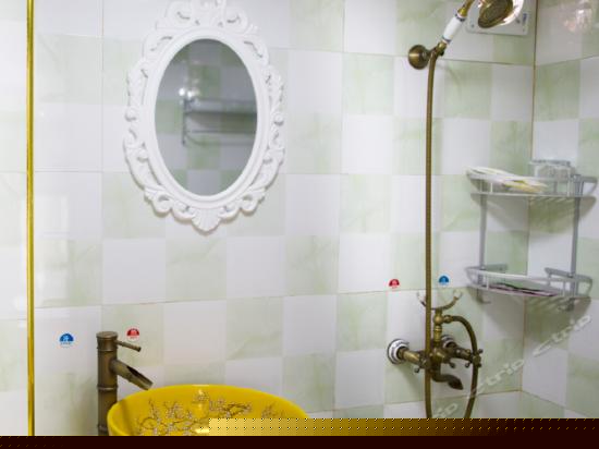 园林美景大床房