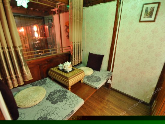 豪华蜜月大床房（三忘屋）